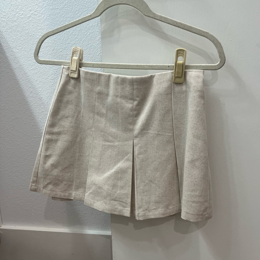 Cream mini skort